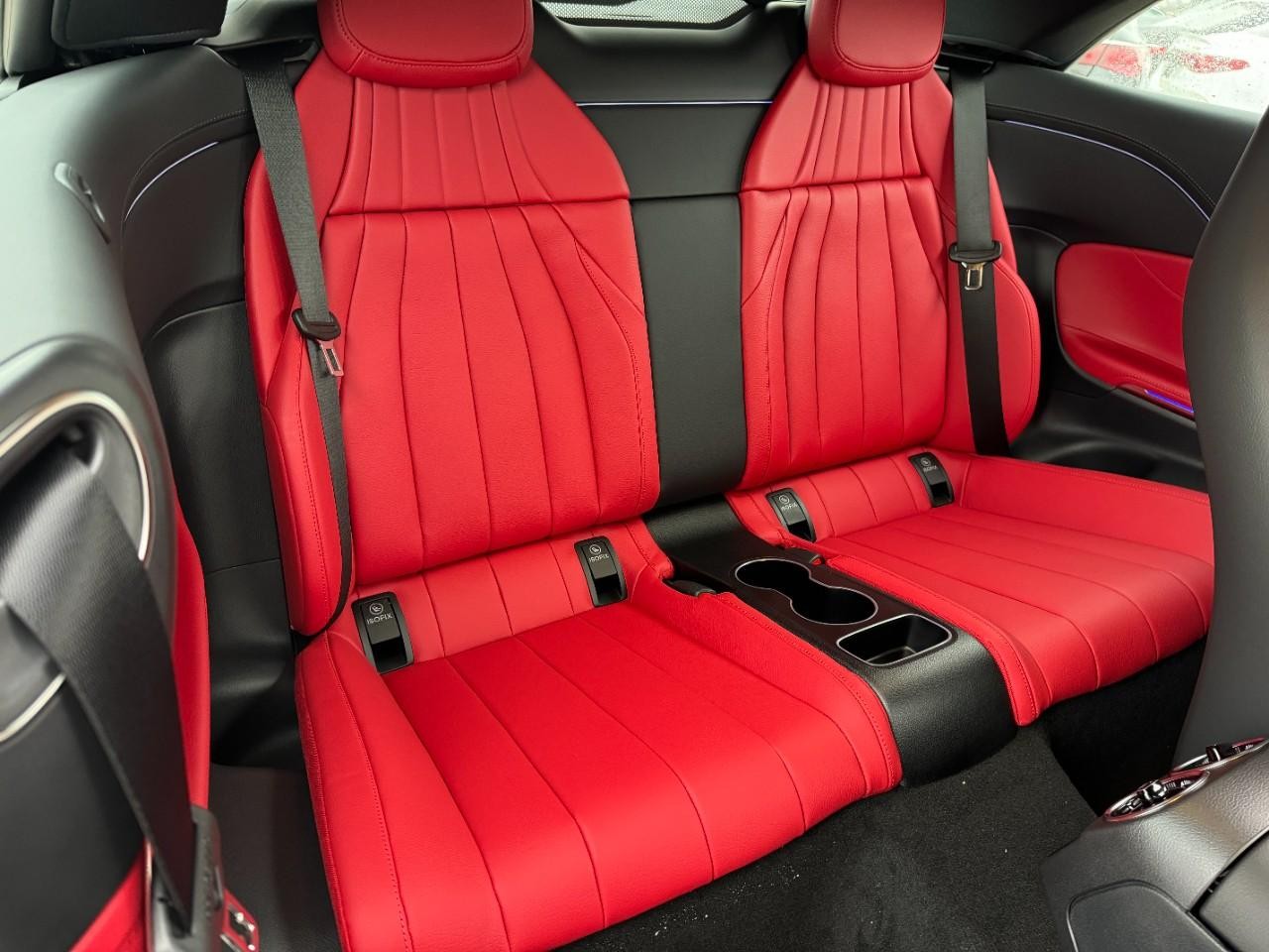 Mercedes-Benz CLE Vehicle Full-screen Gallery Image 10