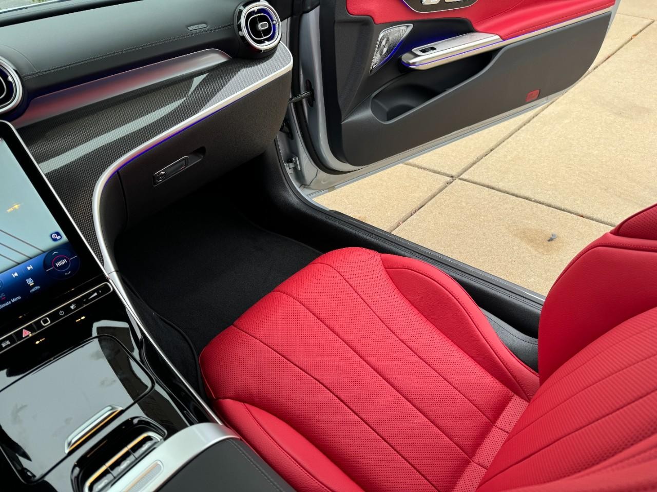 Mercedes-Benz CLE Vehicle Full-screen Gallery Image 14