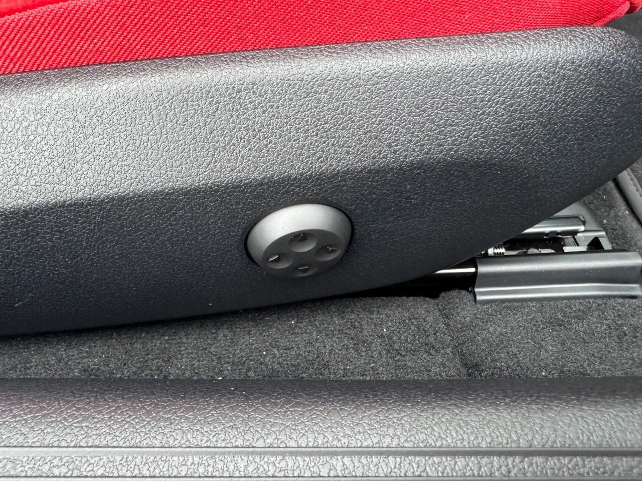 Mercedes-Benz CLE Vehicle Full-screen Gallery Image 17