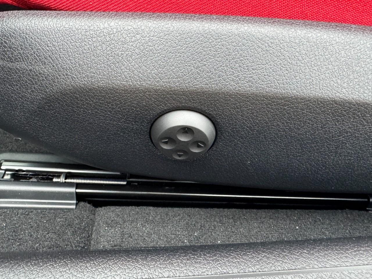 Mercedes-Benz CLE Vehicle Full-screen Gallery Image 28