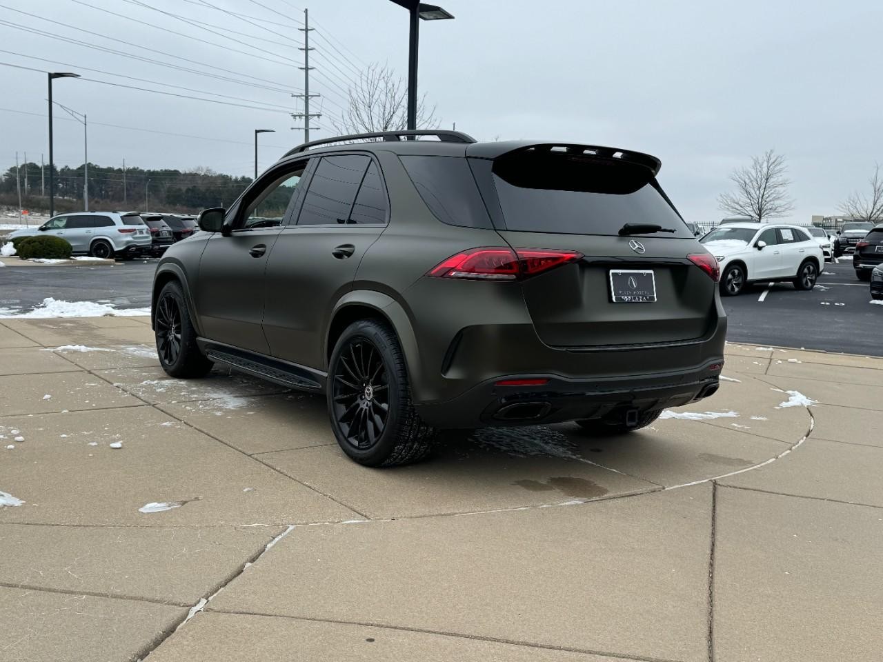 Mercedes-Benz GLE Vehicle Full-screen Gallery Image 3