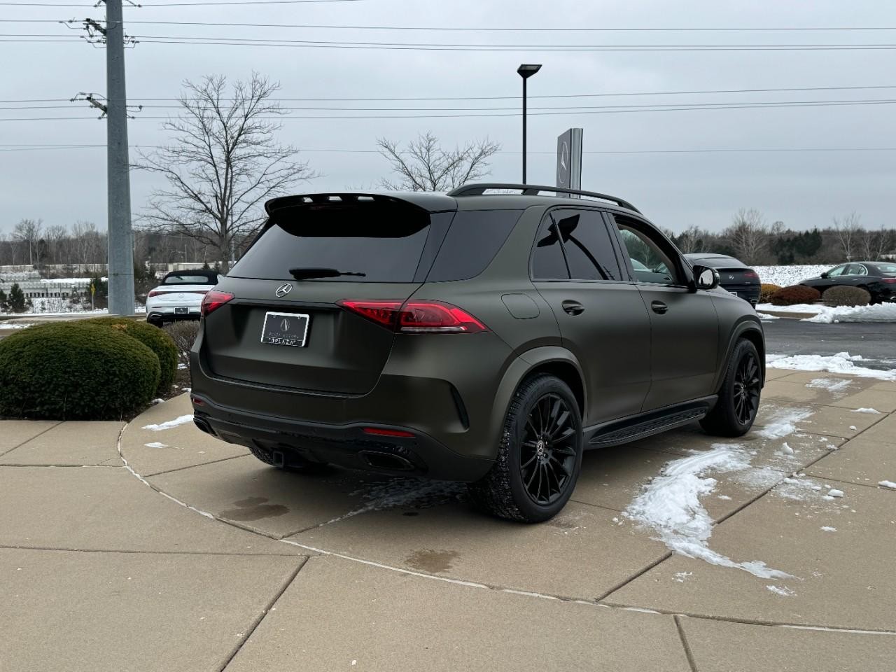Mercedes-Benz GLE Vehicle Full-screen Gallery Image 4