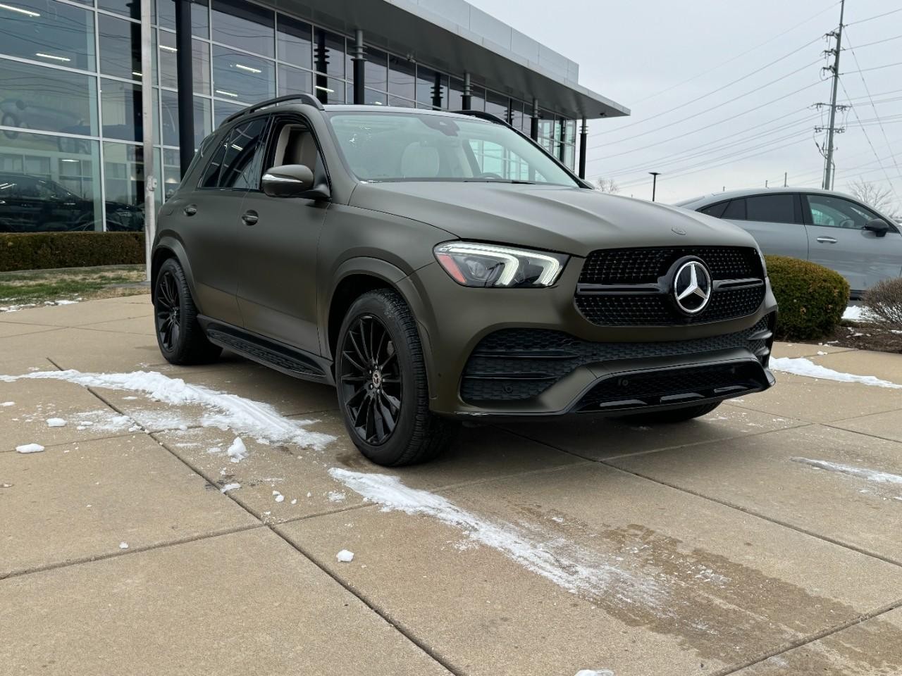 Mercedes-Benz GLE Vehicle Full-screen Gallery Image 6