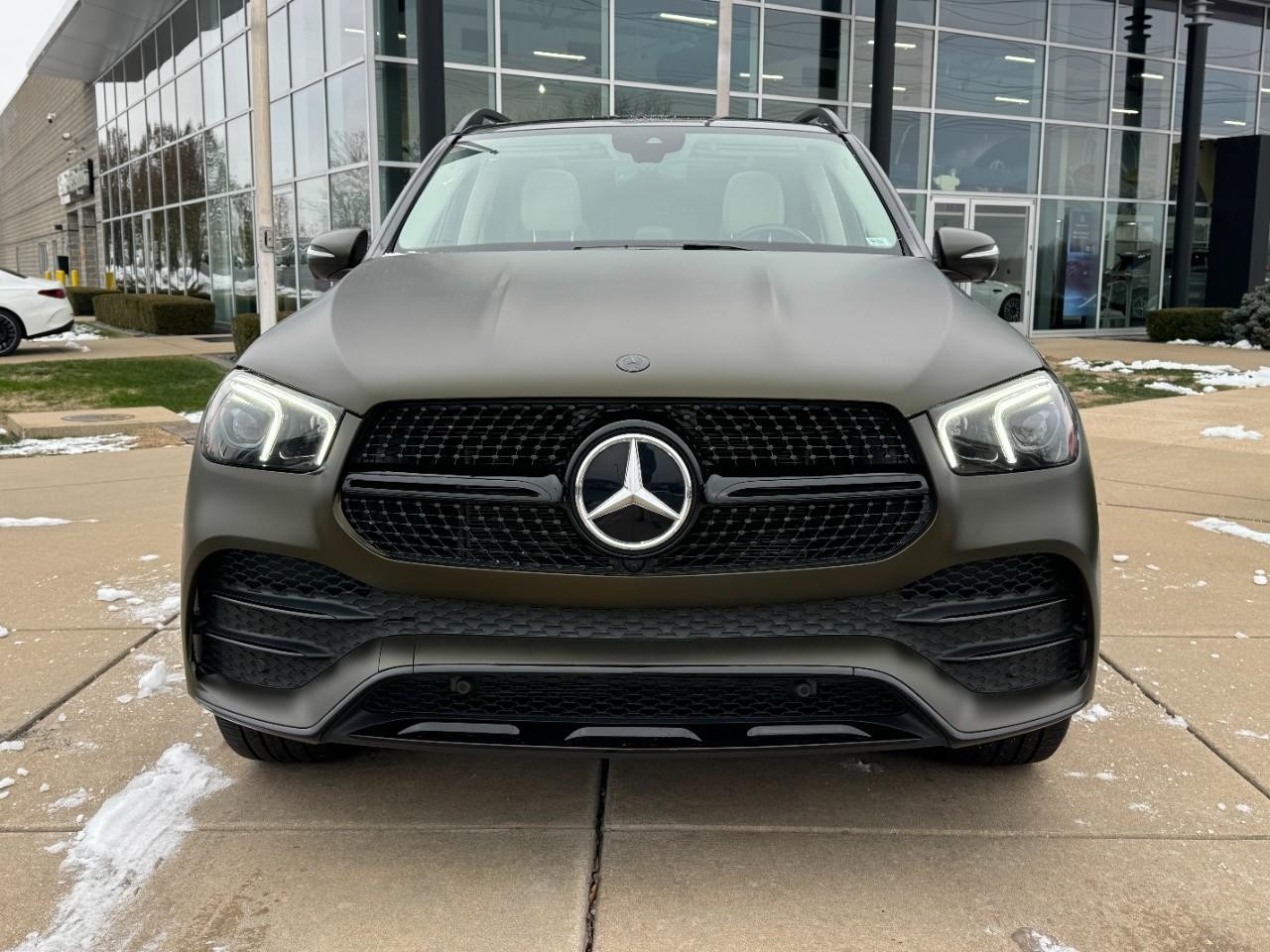 Mercedes-Benz GLE Vehicle Full-screen Gallery Image 7