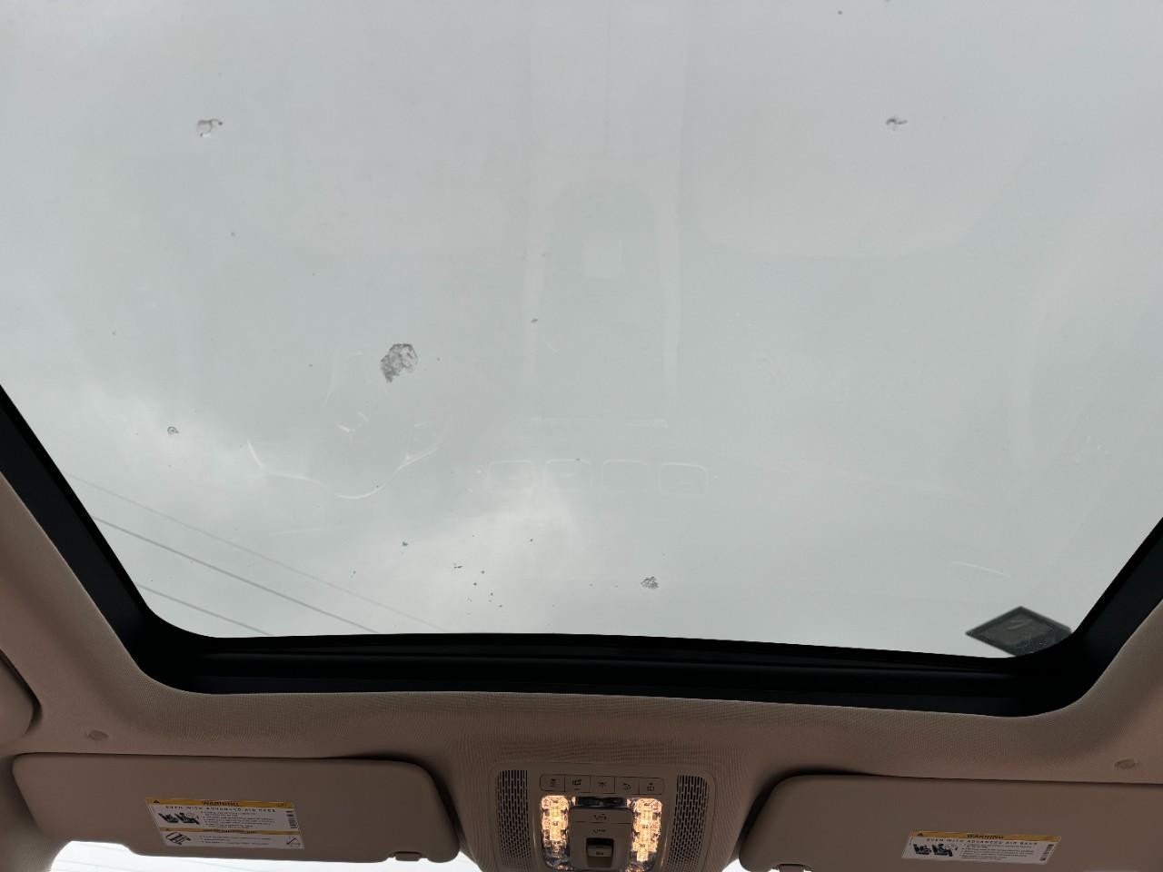 Mercedes-Benz GLE Vehicle Full-screen Gallery Image 11