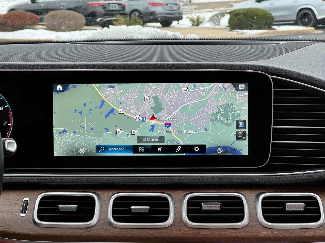 Mercedes-Benz GLE Vehicle Full-screen Gallery Image 14