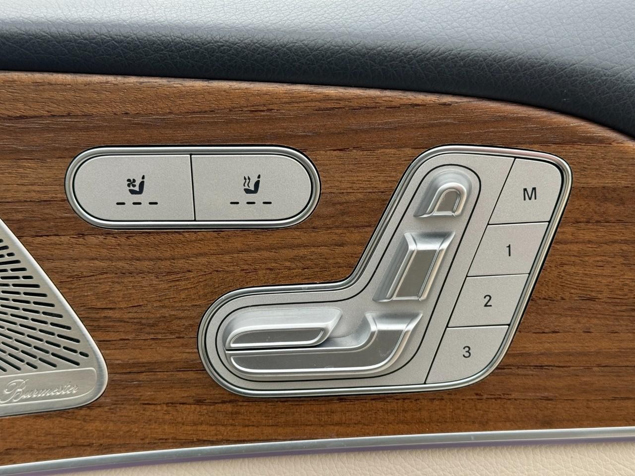 Mercedes-Benz GLE Vehicle Full-screen Gallery Image 21