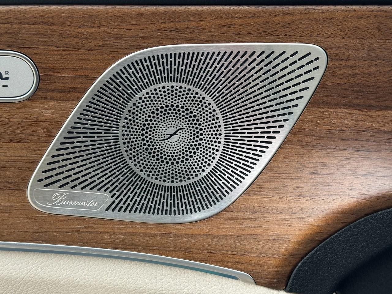 Mercedes-Benz GLE Vehicle Full-screen Gallery Image 24