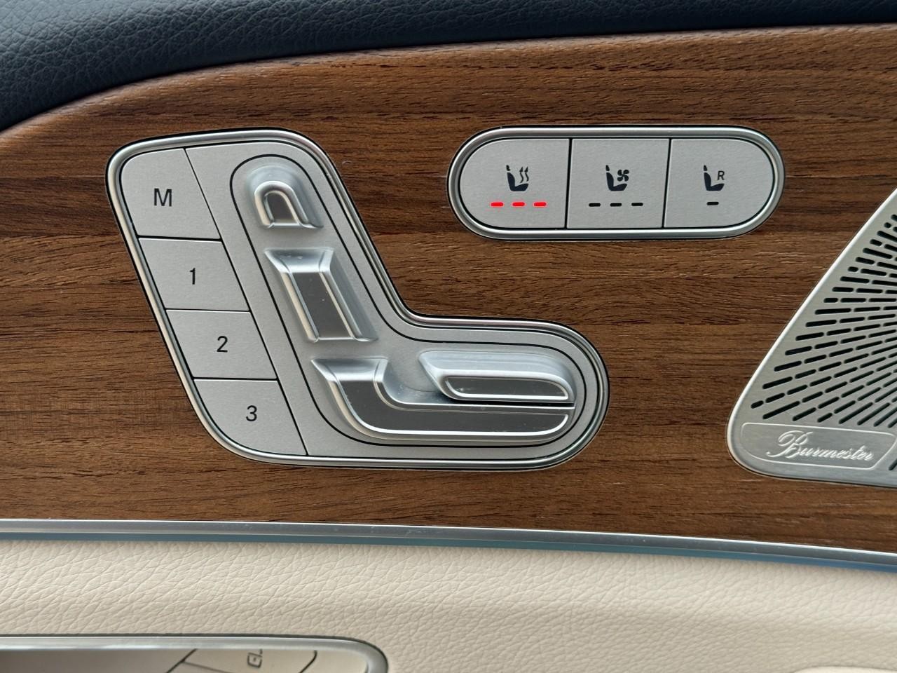 Mercedes-Benz GLE Vehicle Full-screen Gallery Image 25