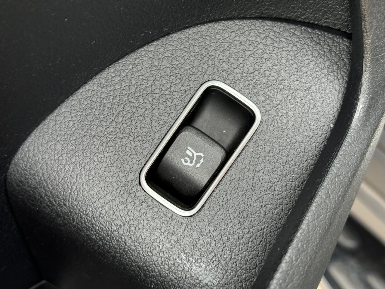 Mercedes-Benz GLE Vehicle Full-screen Gallery Image 28