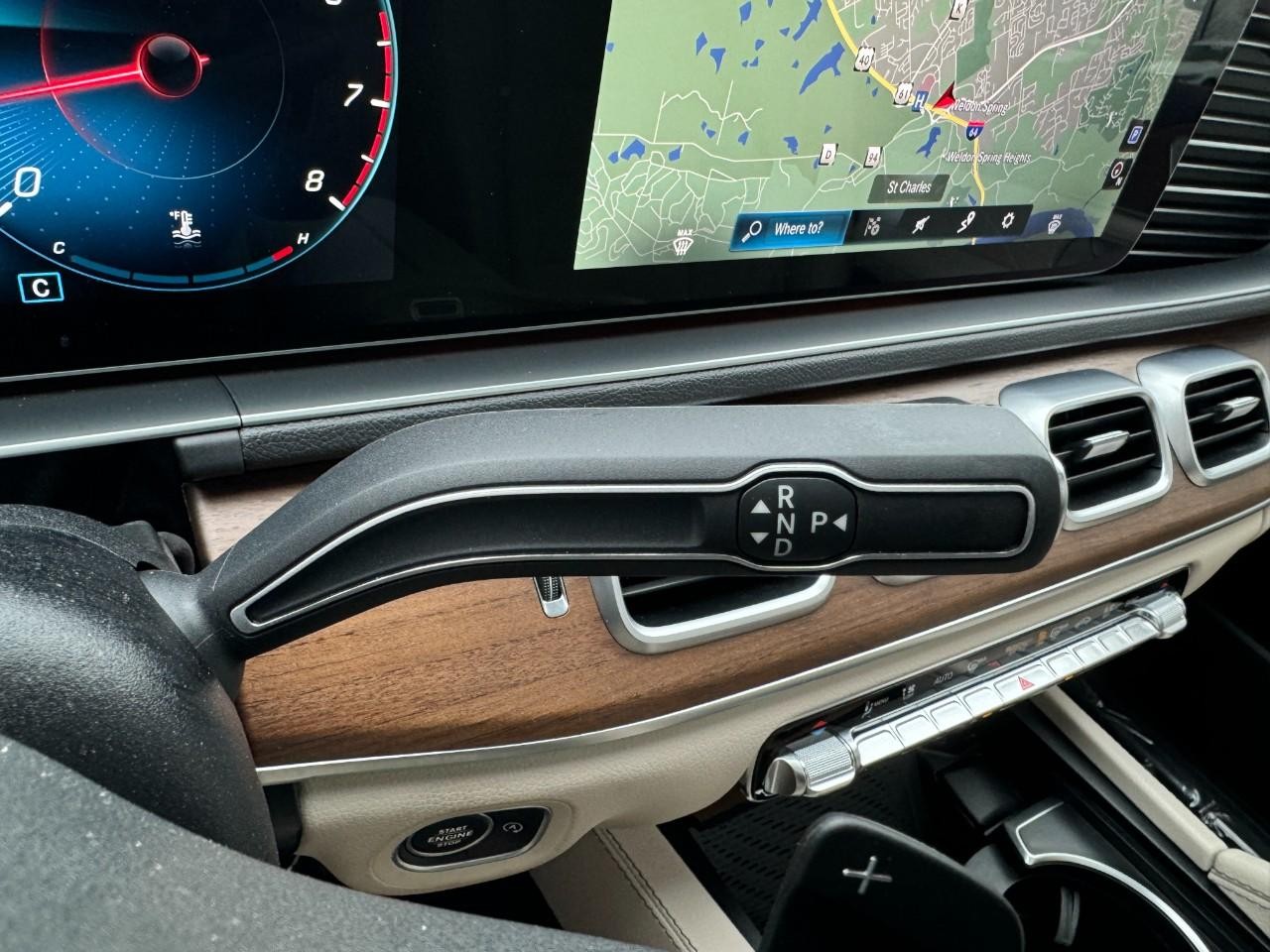 Mercedes-Benz GLE Vehicle Full-screen Gallery Image 36