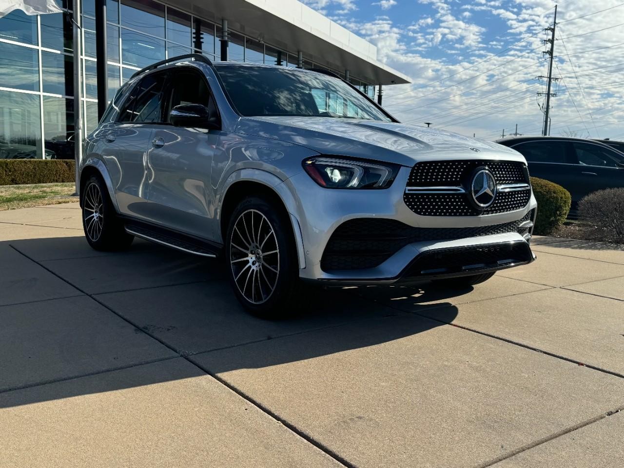 Mercedes-Benz GLE Vehicle Full-screen Gallery Image 10