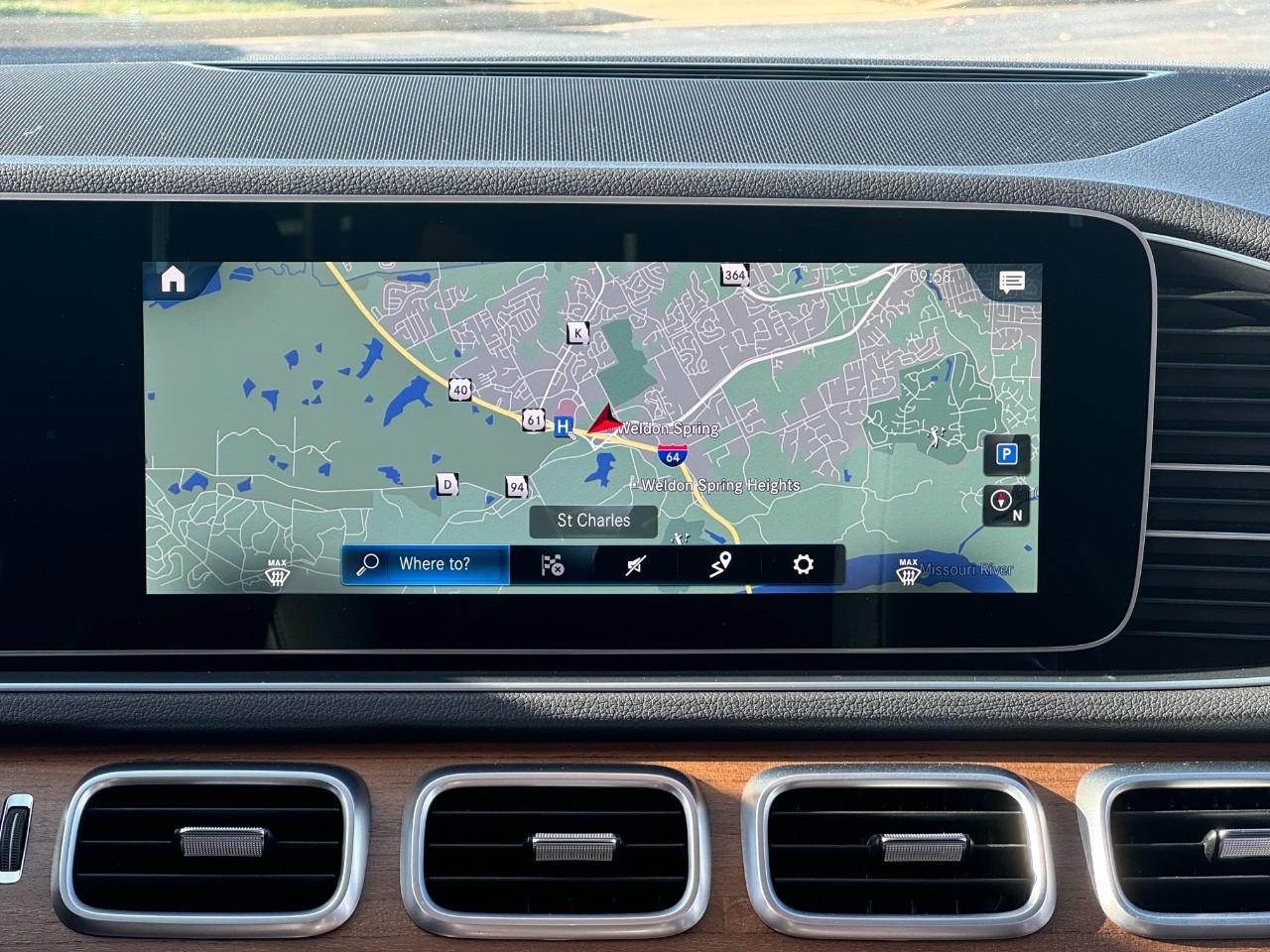 Mercedes-Benz GLE Vehicle Full-screen Gallery Image 19