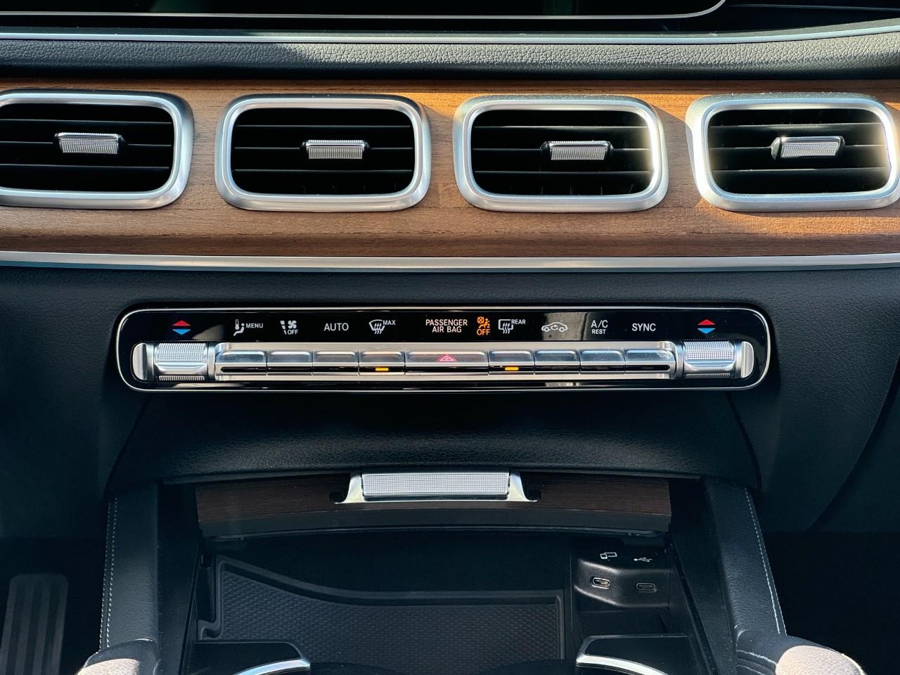 Mercedes-Benz GLE Vehicle Full-screen Gallery Image 20