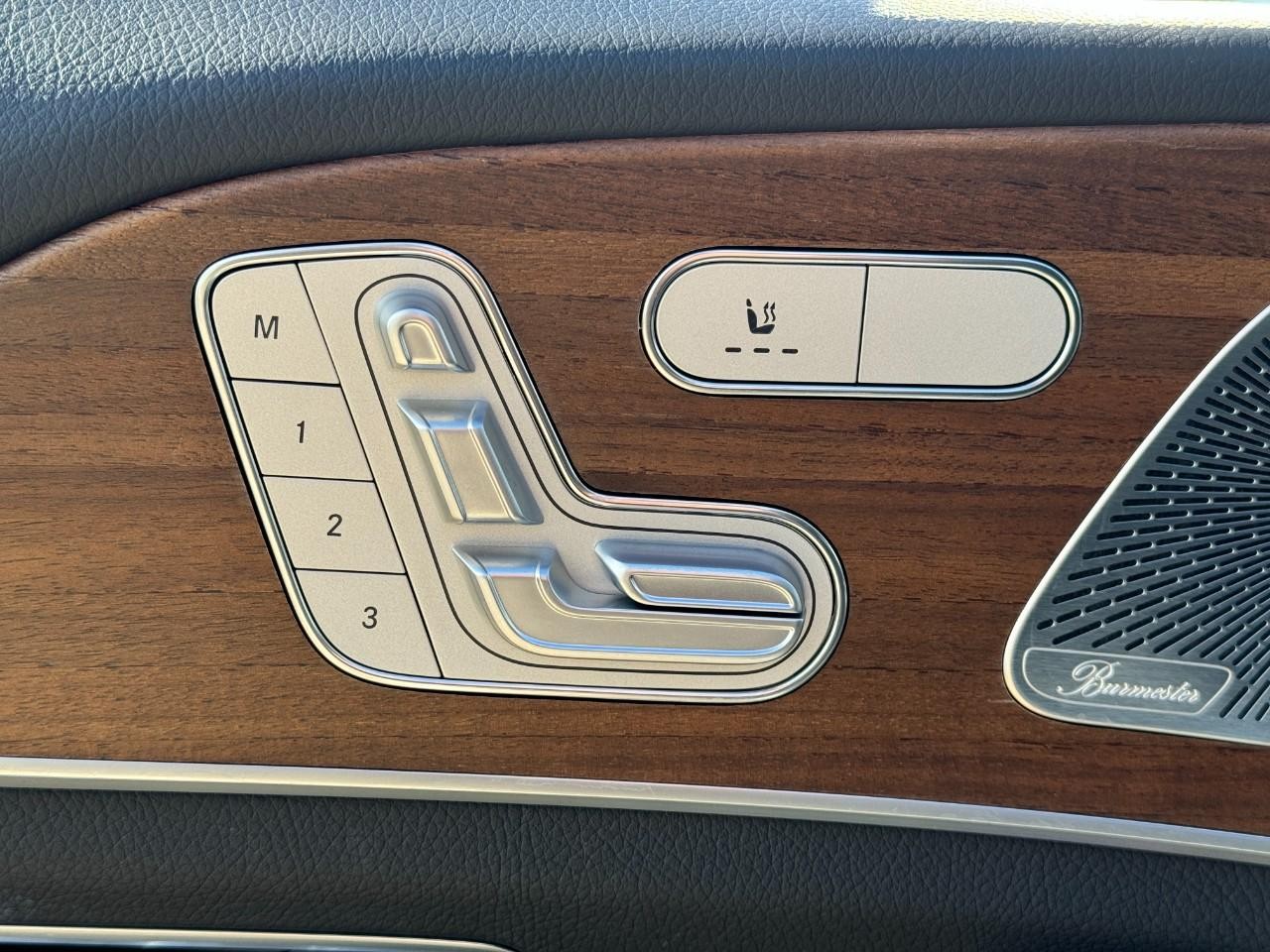 Mercedes-Benz GLE Vehicle Full-screen Gallery Image 30