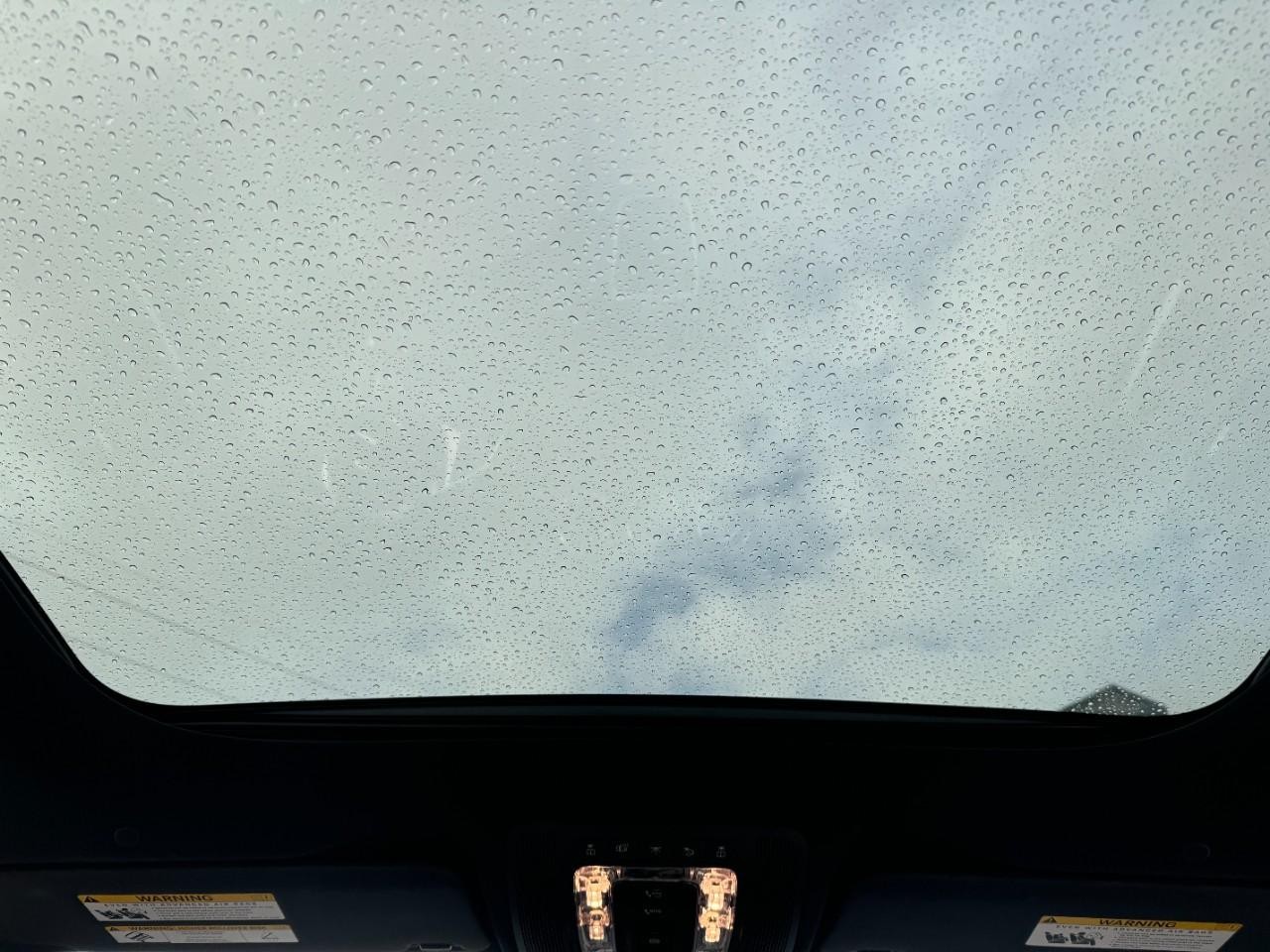 Mercedes-Benz GLA Vehicle Full-screen Gallery Image 11