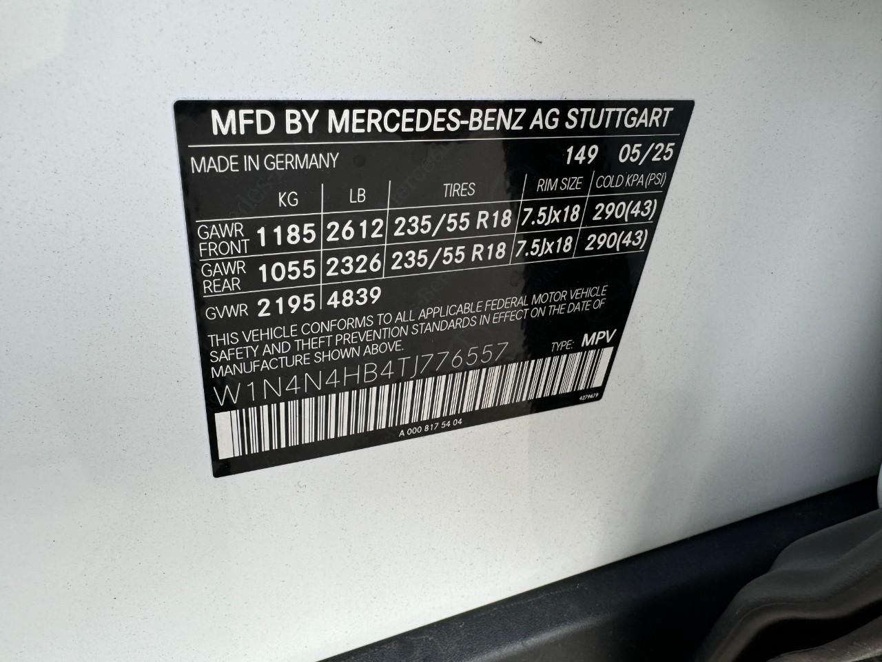 Mercedes-Benz GLA Vehicle Full-screen Gallery Image 37