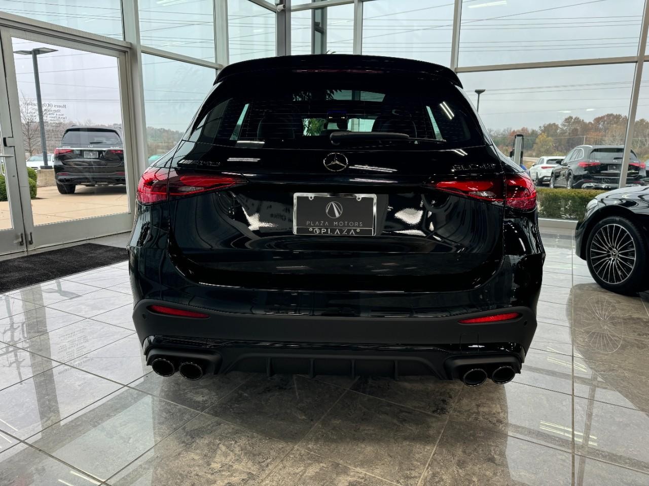 Mercedes-Benz GLC Vehicle Full-screen Gallery Image 9