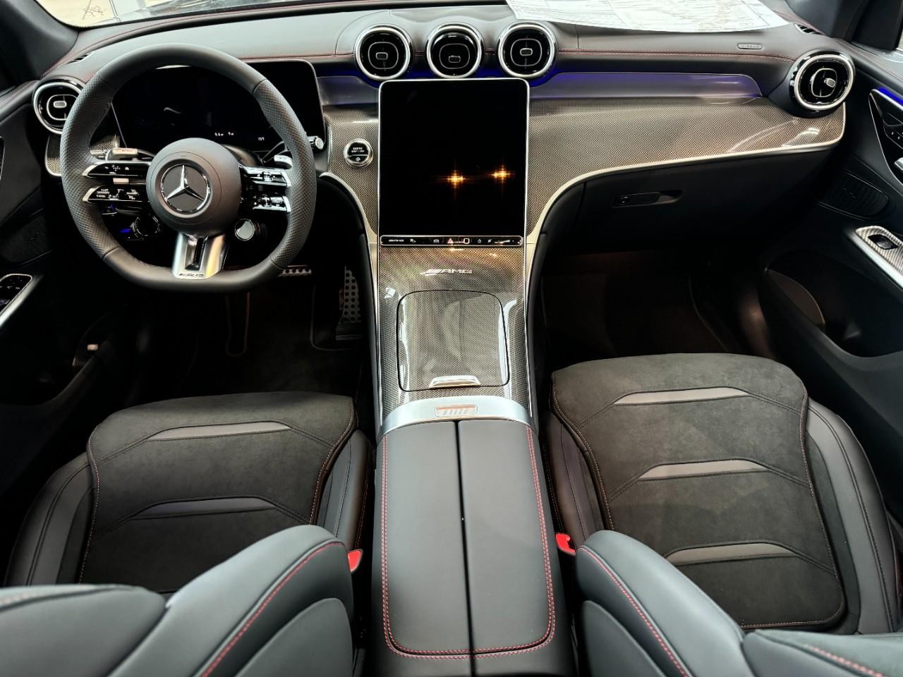 Mercedes-Benz GLC Vehicle Full-screen Gallery Image 12