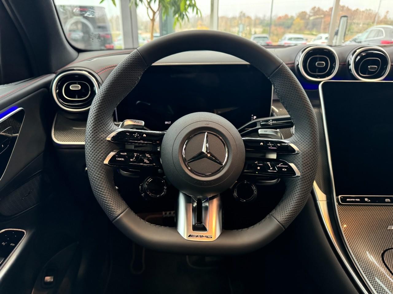 Mercedes-Benz GLC Vehicle Full-screen Gallery Image 13