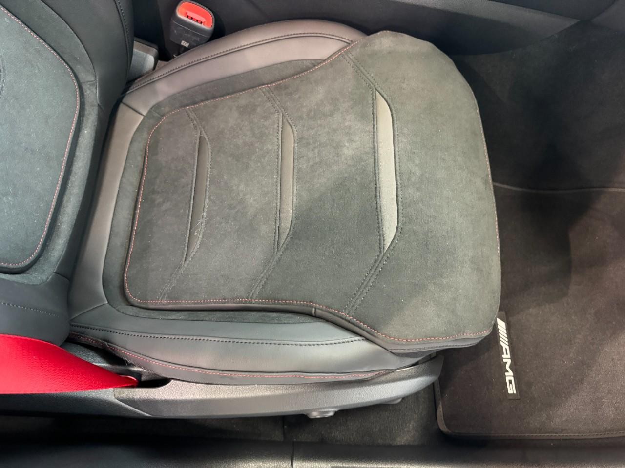 Mercedes-Benz GLC Vehicle Full-screen Gallery Image 17