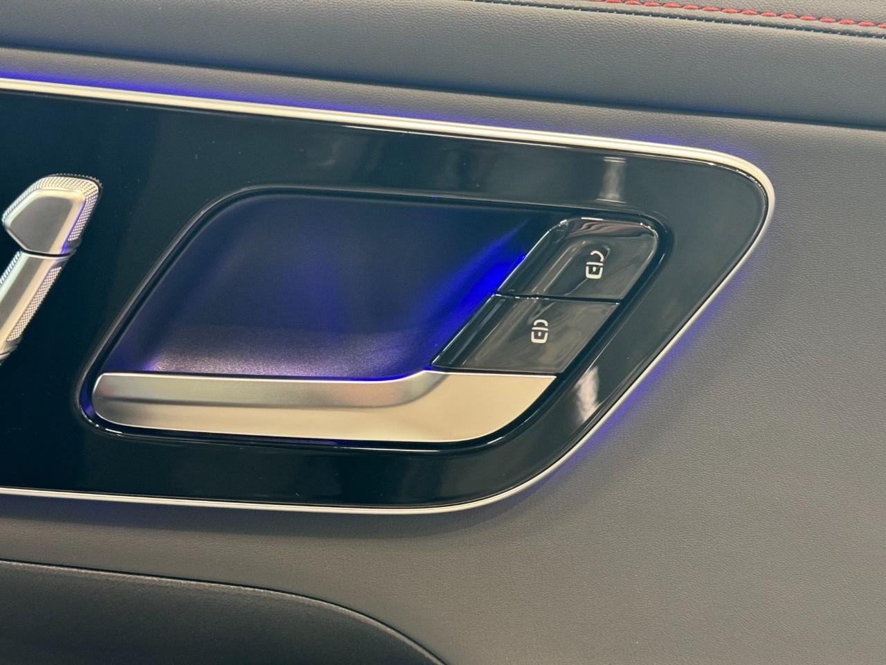 Mercedes-Benz GLC Vehicle Full-screen Gallery Image 20