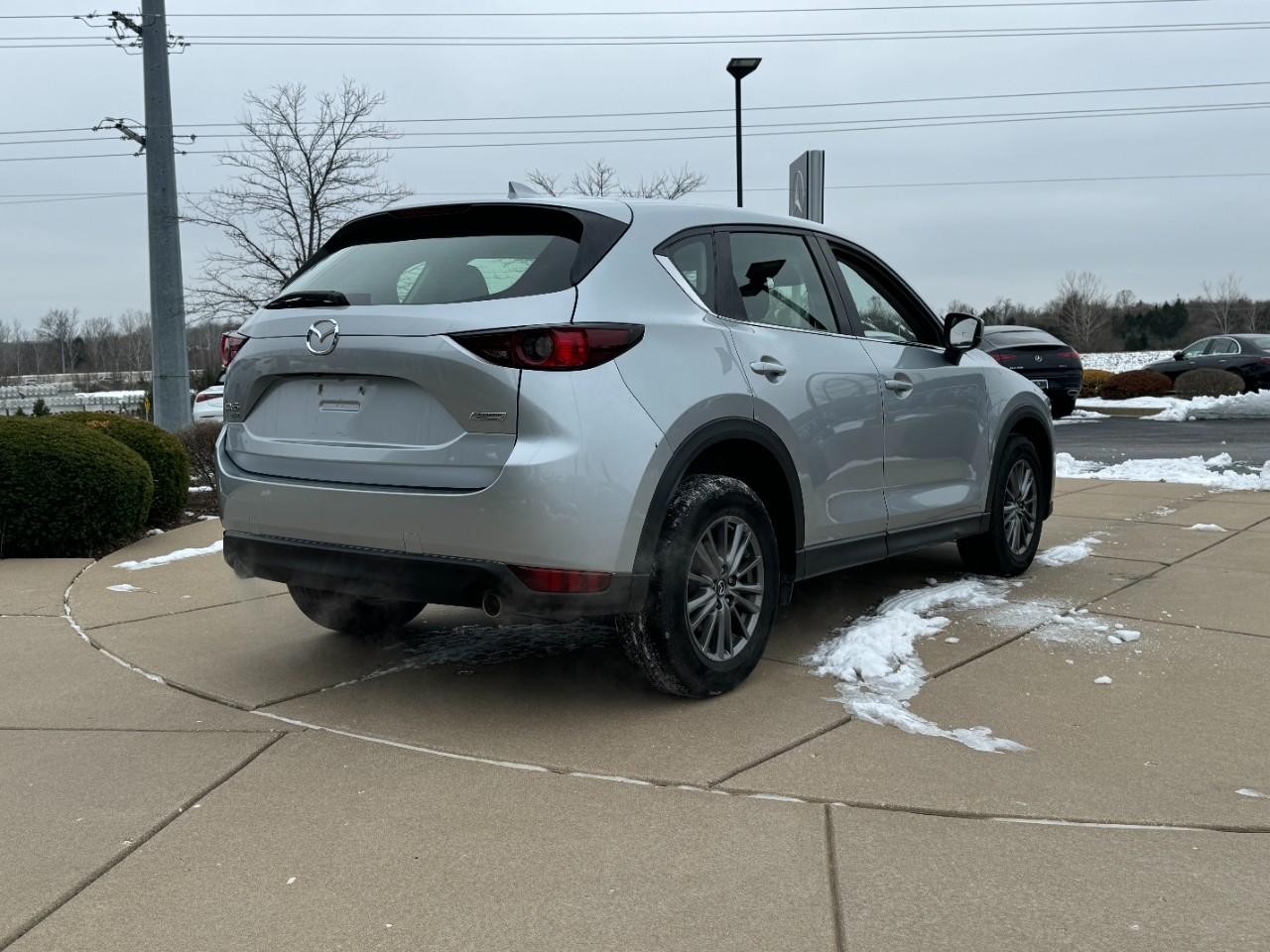 Mazda CX-5 Vehicle Full-screen Gallery Image 4