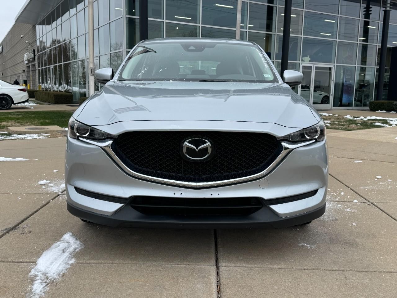 Mazda CX-5 Vehicle Full-screen Gallery Image 7