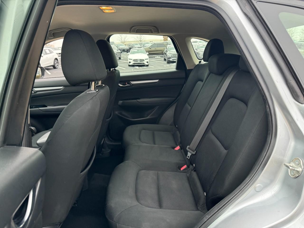 Mazda CX-5 Vehicle Full-screen Gallery Image 8