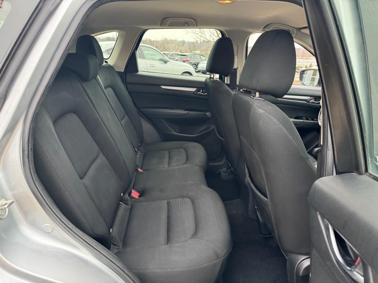 Mazda CX-5 Vehicle Full-screen Gallery Image 10