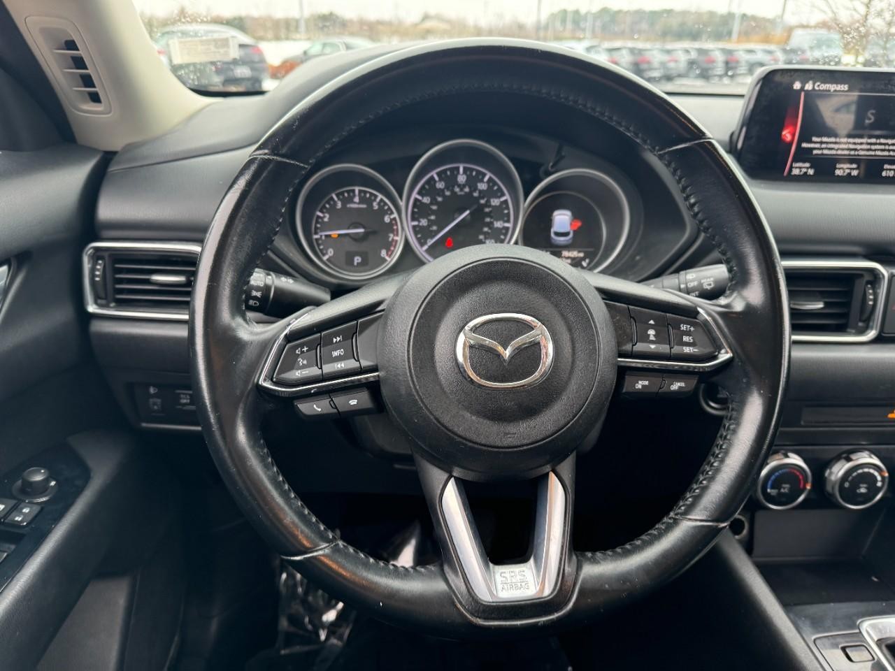 Mazda CX-5 Vehicle Full-screen Gallery Image 12