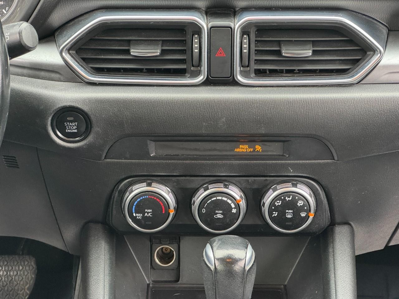 Mazda CX-5 Vehicle Full-screen Gallery Image 14