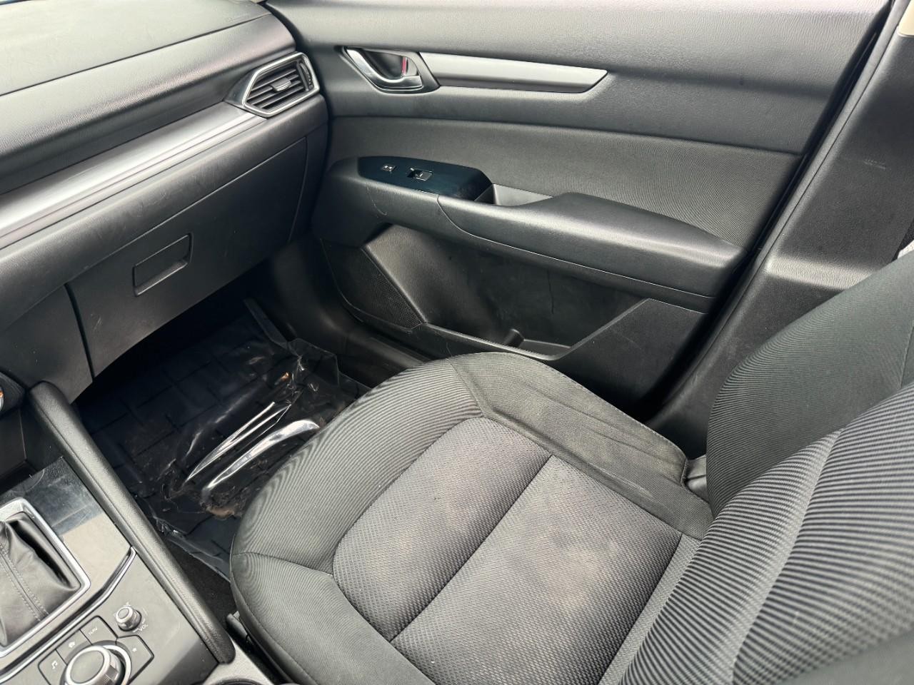 Mazda CX-5 Vehicle Full-screen Gallery Image 16