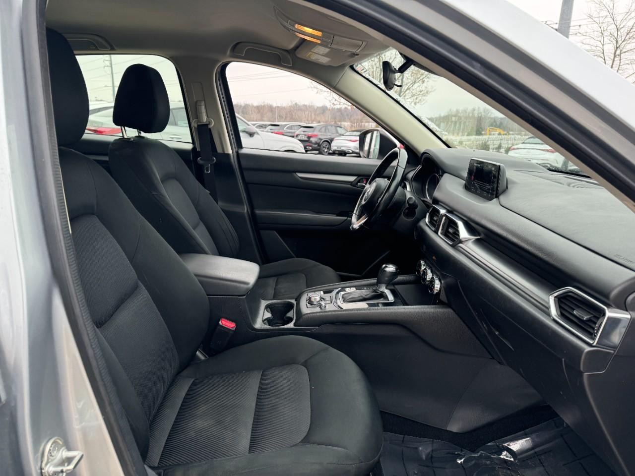 Mazda CX-5 Vehicle Full-screen Gallery Image 17