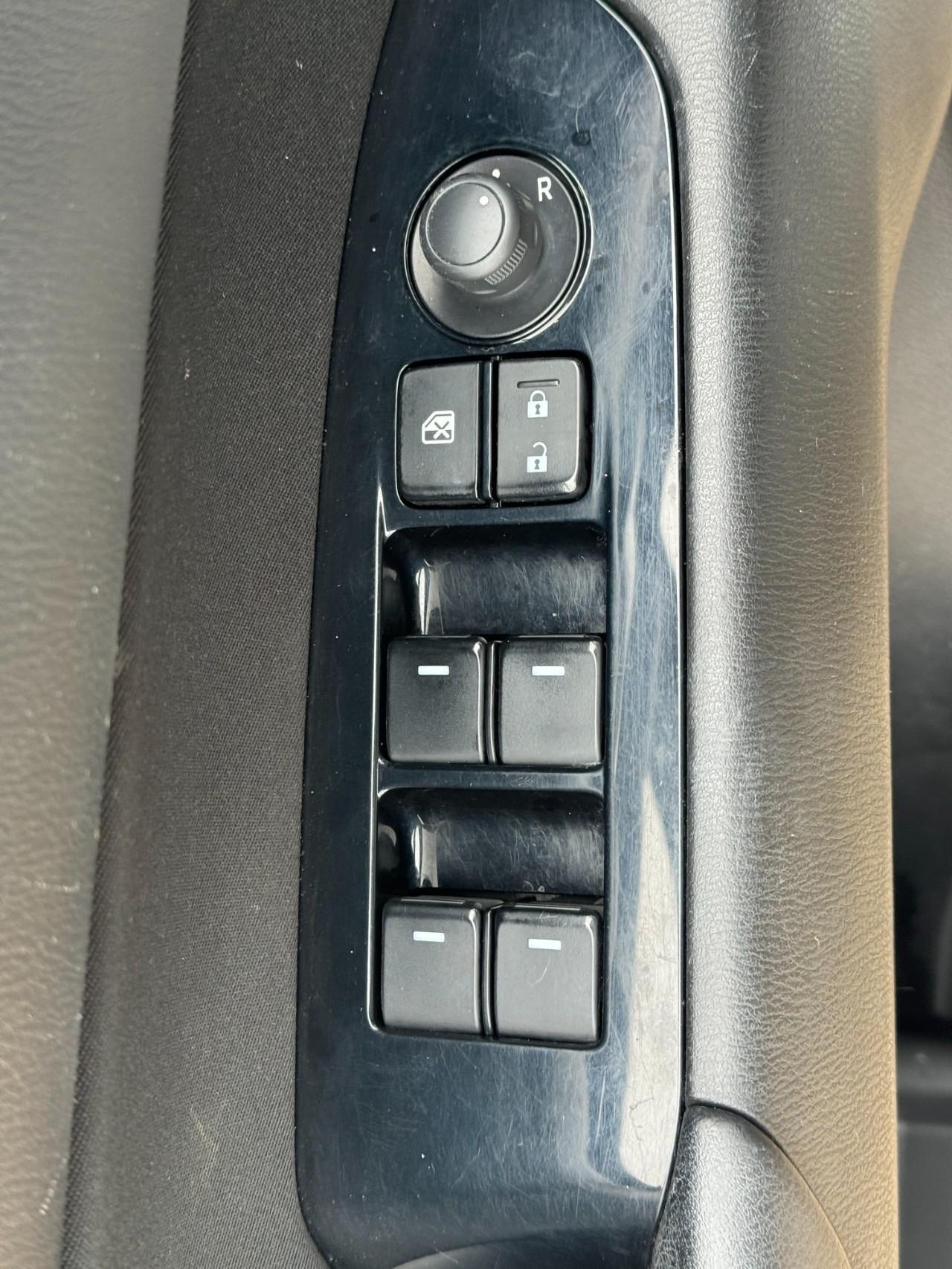 Mazda CX-5 Vehicle Full-screen Gallery Image 20