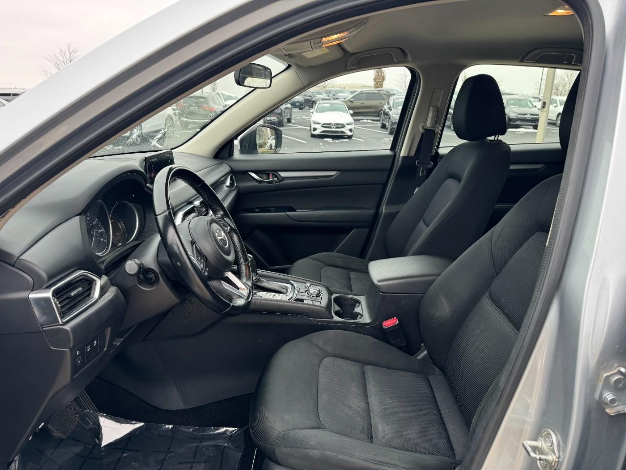 Mazda CX-5 Vehicle Full-screen Gallery Image 21