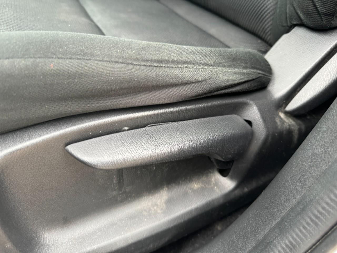 Mazda CX-5 Vehicle Full-screen Gallery Image 23