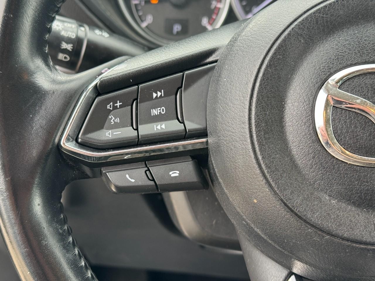 Mazda CX-5 Vehicle Full-screen Gallery Image 25