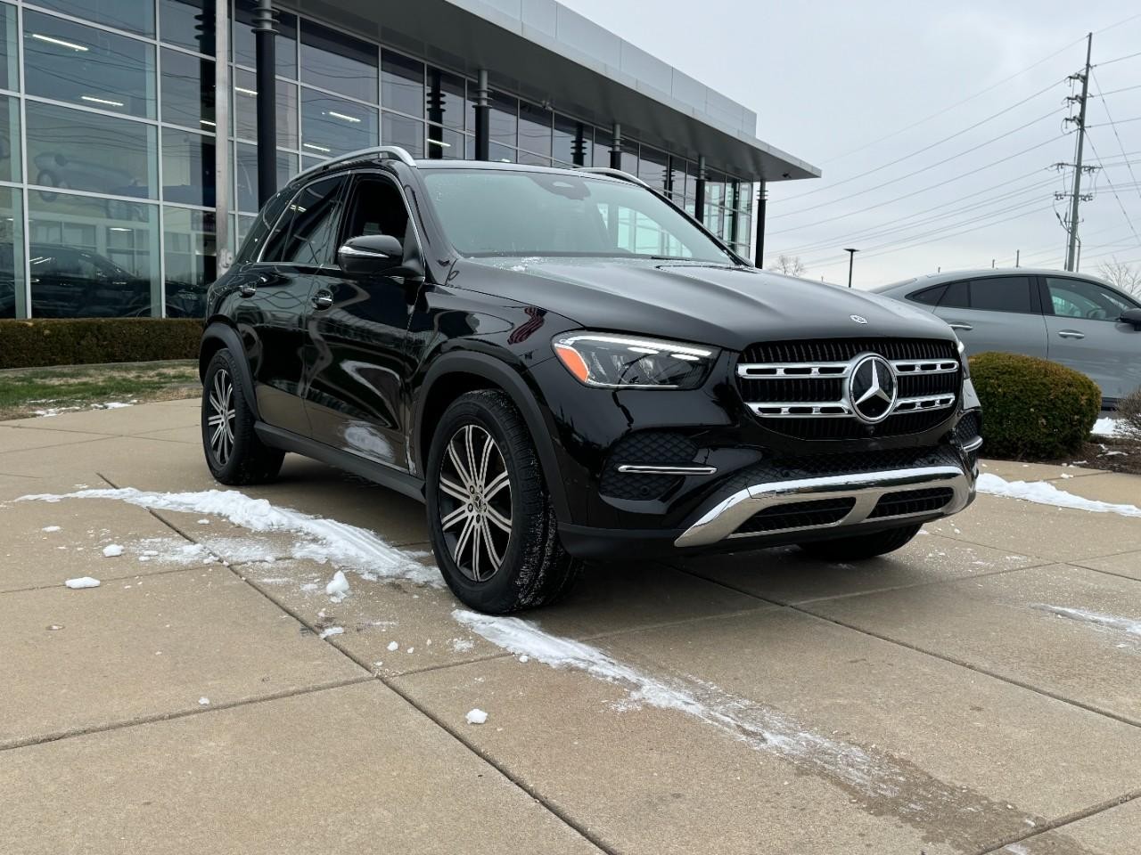 Mercedes-Benz GLE Vehicle Full-screen Gallery Image 6