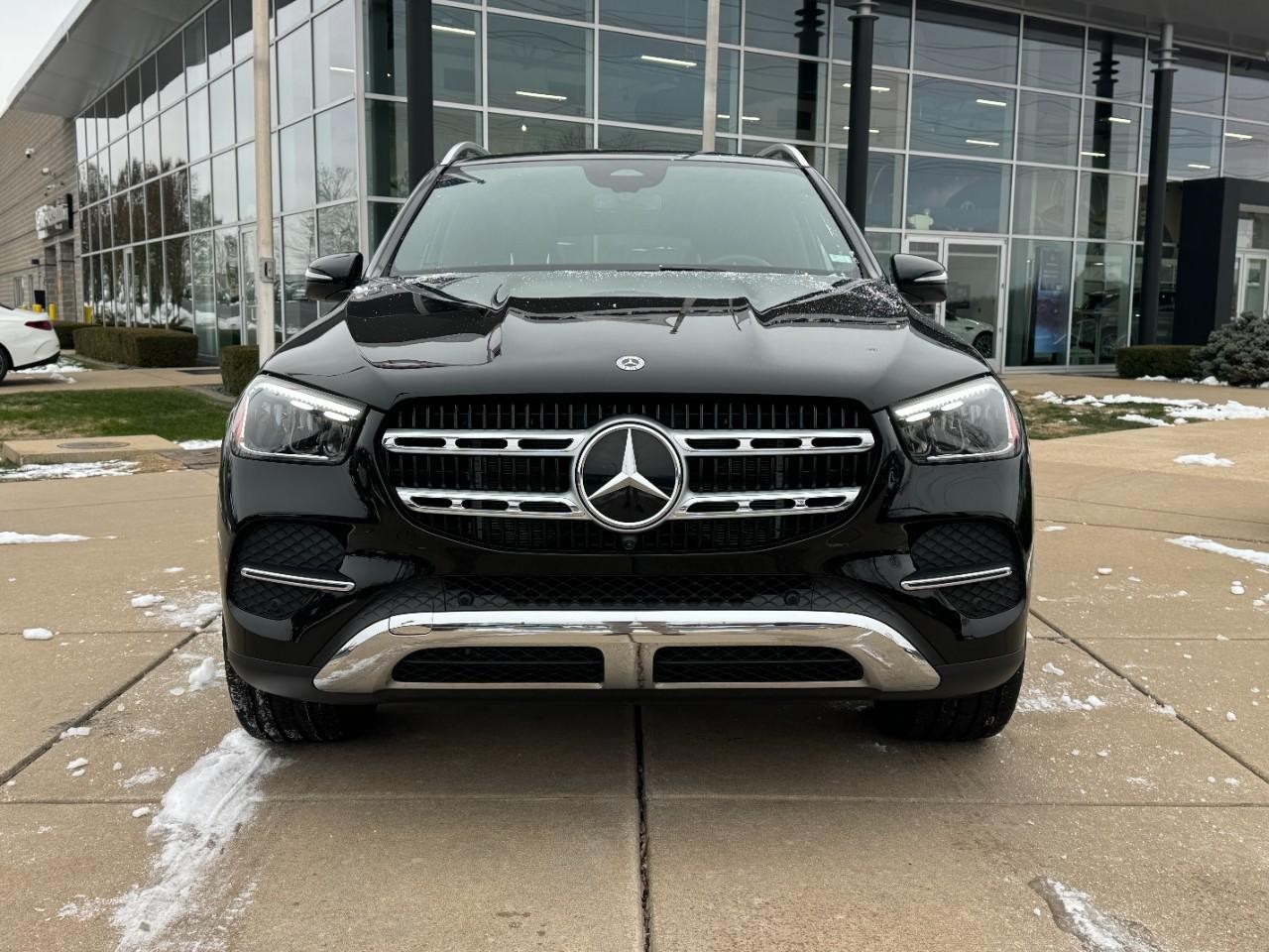 Mercedes-Benz GLE Vehicle Full-screen Gallery Image 7