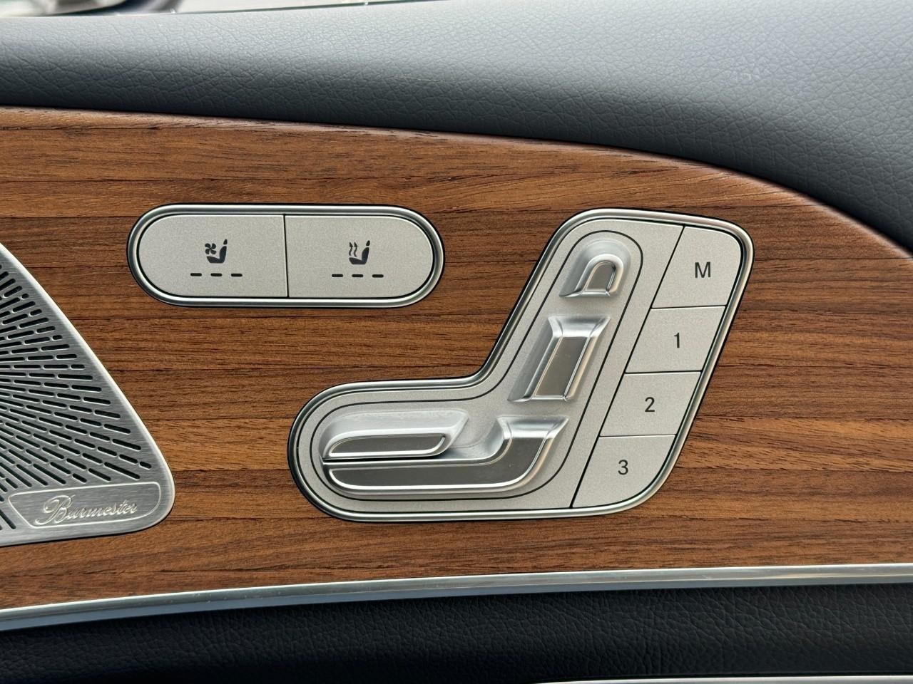 Mercedes-Benz GLE Vehicle Full-screen Gallery Image 21