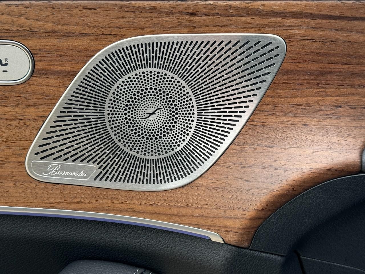 Mercedes-Benz GLE Vehicle Full-screen Gallery Image 24