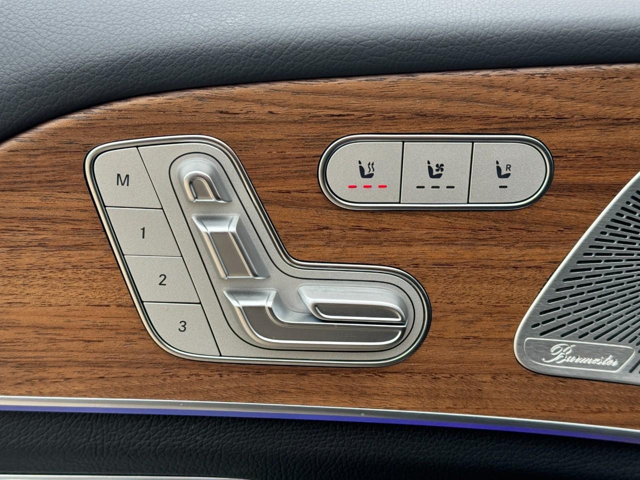 Mercedes-Benz GLE Vehicle Full-screen Gallery Image 25