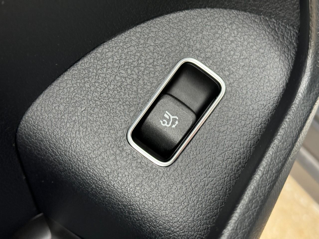 Mercedes-Benz GLE Vehicle Full-screen Gallery Image 28