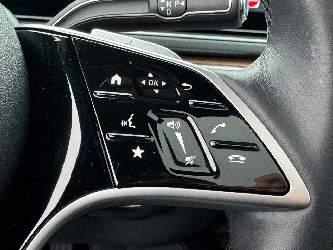 Mercedes-Benz GLE Vehicle Full-screen Gallery Image 34