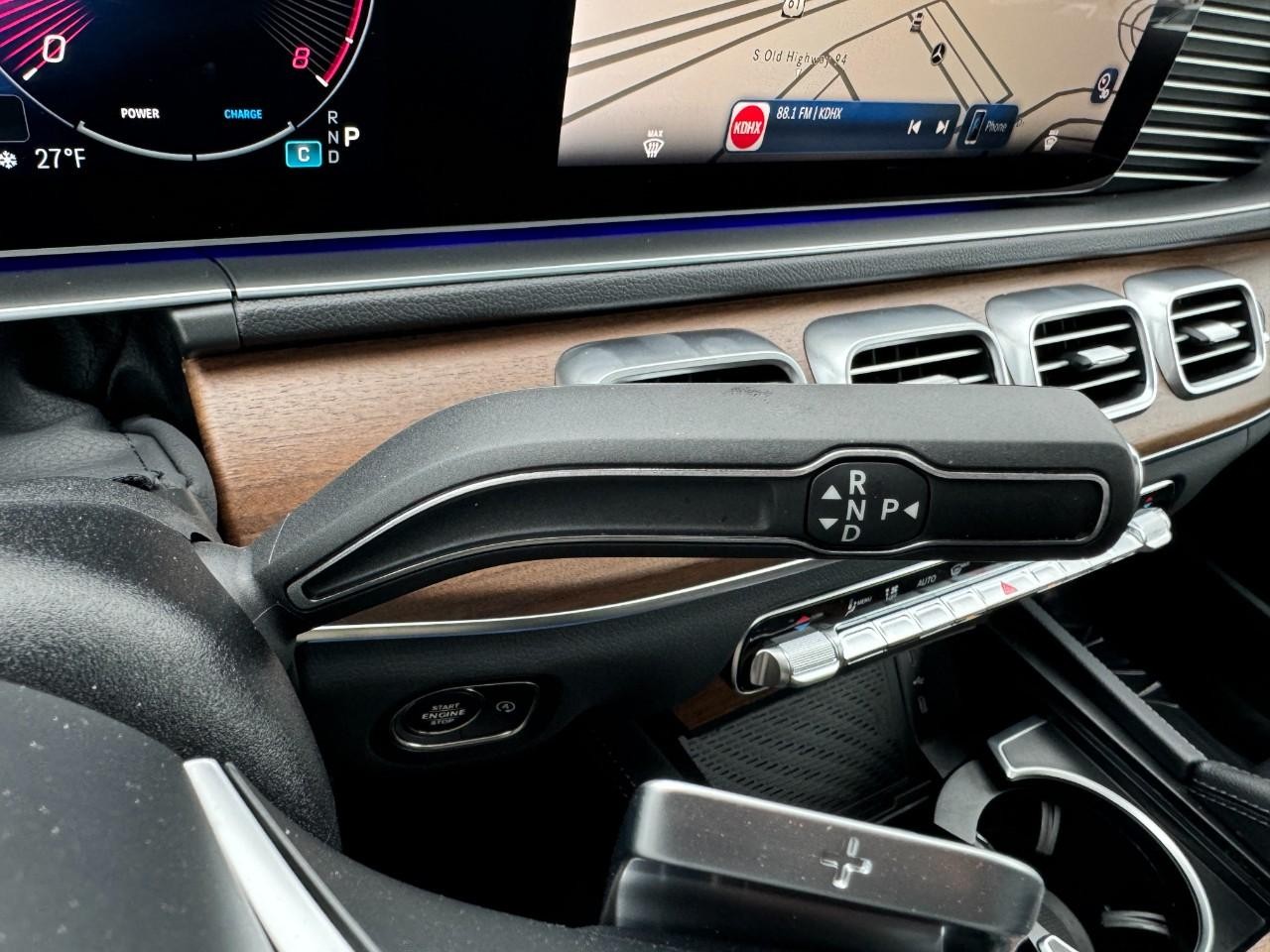 Mercedes-Benz GLE Vehicle Full-screen Gallery Image 36