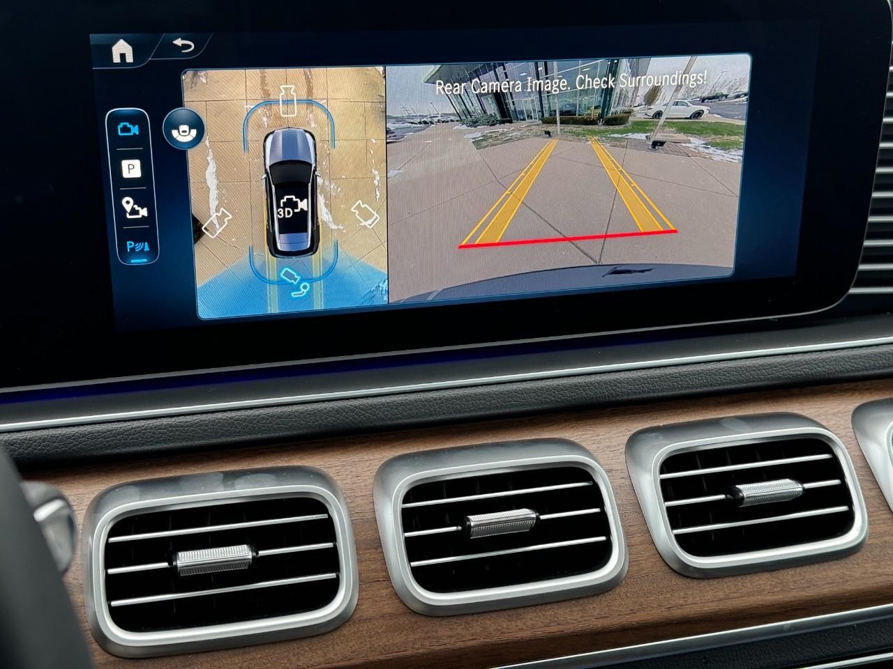 Mercedes-Benz GLE Vehicle Full-screen Gallery Image 37