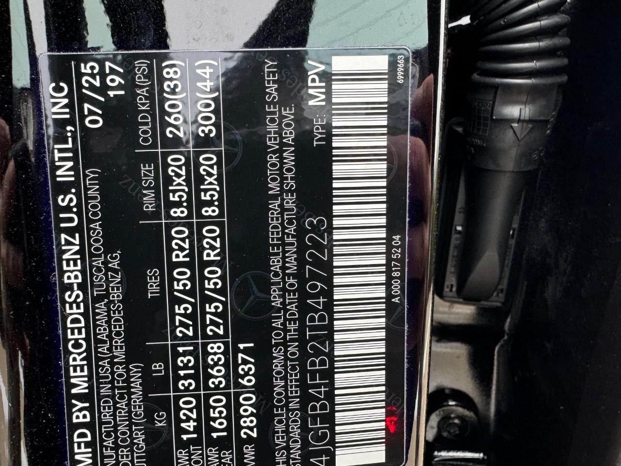 Mercedes-Benz GLE Vehicle Full-screen Gallery Image 38