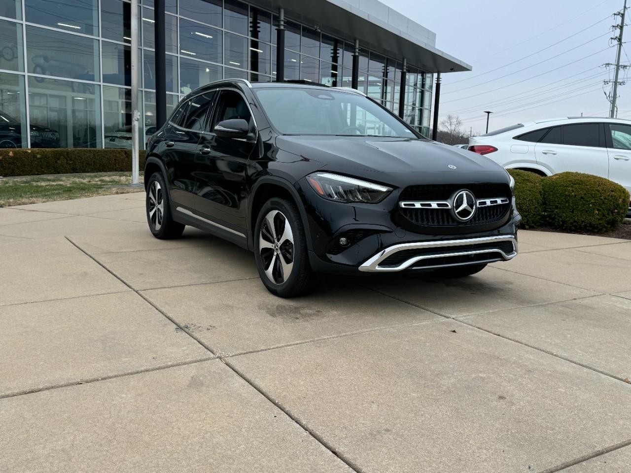 Mercedes-Benz GLA Vehicle Full-screen Gallery Image 6