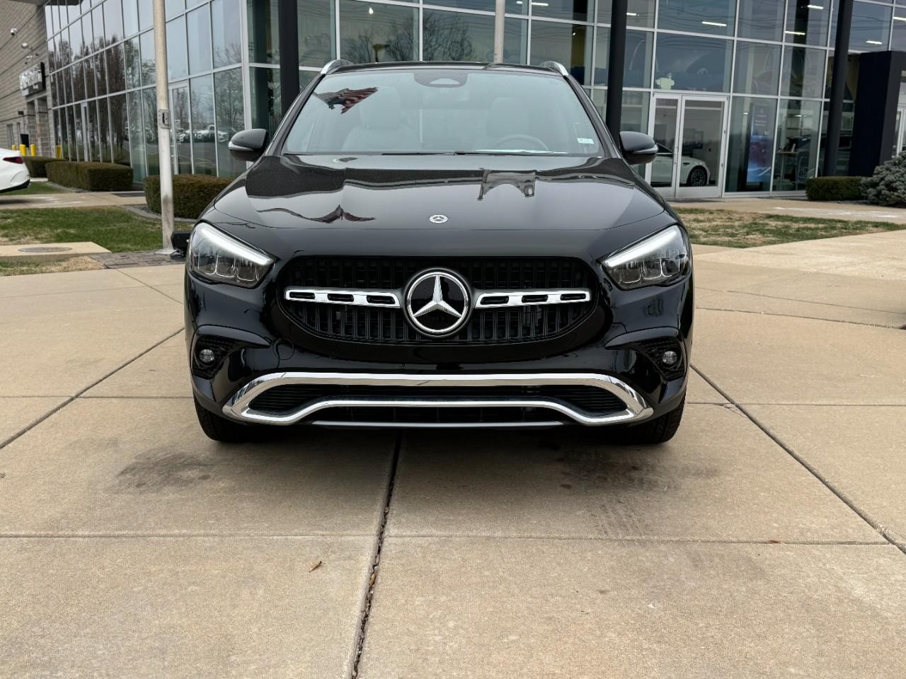 Mercedes-Benz GLA Vehicle Full-screen Gallery Image 7